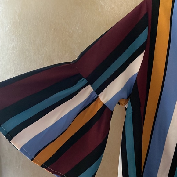 Striped, button down blouse from Davi & Dani. Size Large - Picture 3 of 7